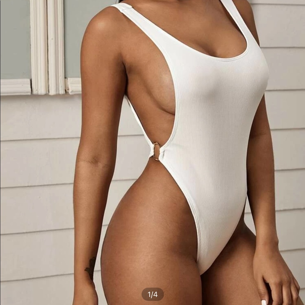 NWT Med White Rib Ring Linked One Piece Swimsuit